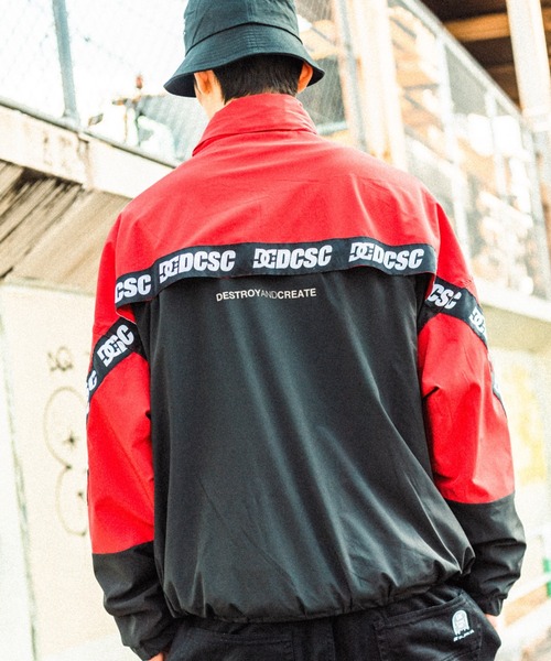 DC(ディーシー)の「DC/ディーシー ジャケット DJK221027(ナイロンジャケット・メンズ・ブラック/レッド・M/L/XL)」の1枚目の写真
