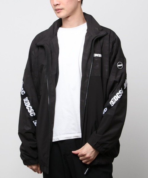 DC(ディーシー)の「DC/ディーシー ジャケット DJK221027(ナイロンジャケット・メンズ・ブラック/レッド・M/L/XL)」の2枚目の写真