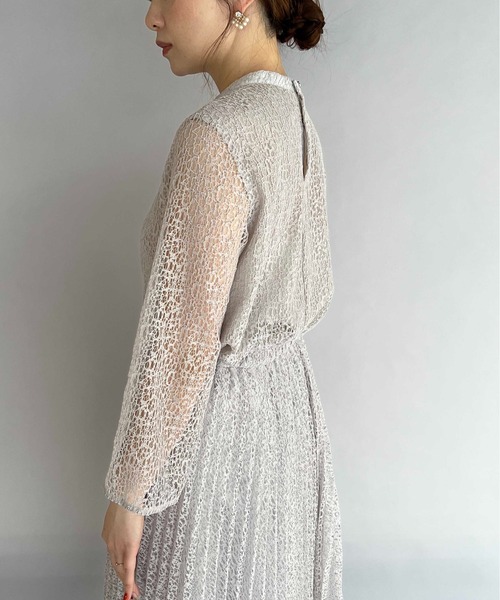PICCIN(ピッチン)の「袖フレアアイリッシュレースブラウス(シャツ/ブラウス・レディース・ネイビー/グレイッシュベージュ・M)」の4枚目の写真
