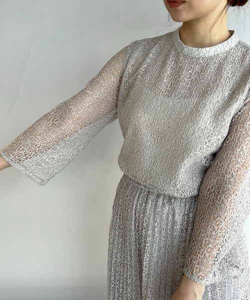 PICCIN(ピッチン)の「袖フレアアイリッシュレースブラウス(シャツ/ブラウス・レディース・ネイビー/グレイッシュベージュ・M)」の8枚目の写真