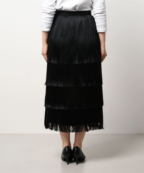 ボリュームたっぷりのフリンジ黒ラテンスカート１度の着用 MOUSSY（マウジー）の「FEATHER LIKE FRINGE スカート（スカート
