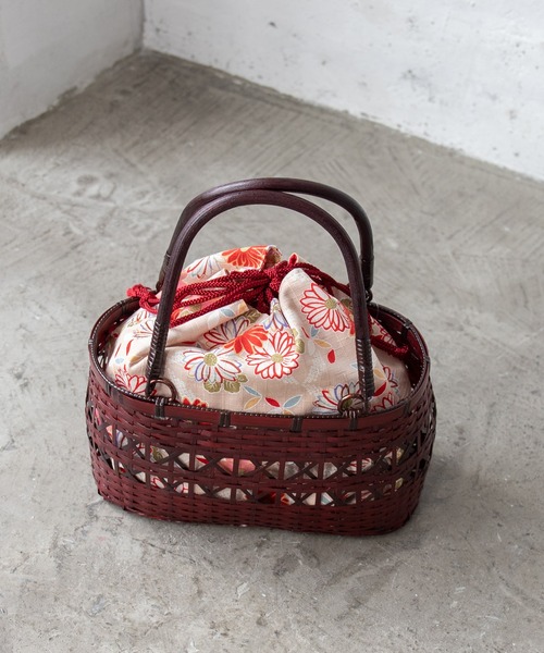 ゆかた館グレース（ユカタカングレース）の「籠バッグ（和装小物・レディース・ストライプ/チェック/ブラック系/ブラック系1/ベージュ系1/ネイビー系/ブルー系/ブルー系1/イエロー系/ピンク系/レッド系/レッド系1/レッド系2/レッド系3/ベージュ系/レッド系その他/ブラック系2/ブラック系3/ピンク/ネイビー系2/ネイビー系1/イエロー系1/レッド系5/レッド系4・FREE）」の6枚目の写真