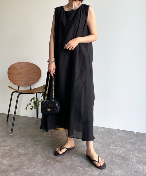 DouDou(ドゥドゥ)の「バック深Vコットンシルクタンクワンピース(ワンピース・レディース・チャコールグレー/ブラック・FREE)」の3枚目の写真