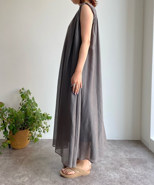 DouDou(ドゥドゥ)の「バック深Vコットンシルクタンクワンピース(ワンピース・レディース・チャコールグレー/ブラック・FREE)」の10枚目の写真
