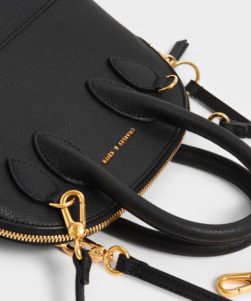 CHARLES & KEITH(チャールズ & キース)の「Harmonee ハーモニー ボウリングバッグ(ショルダーバッグ・レディース・グリーン/ブラック/オレンジ系その他3/ベージュ・S)」の6枚目の写真