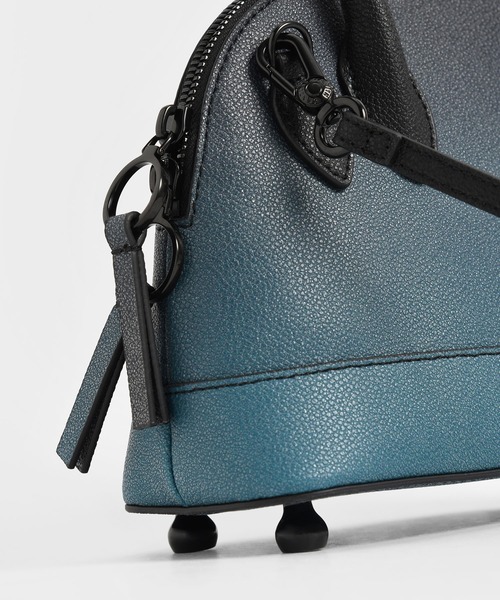 CHARLES & KEITH(チャールズ & キース)の「Harmonee ハーモニー ボウリングバッグ(ショルダーバッグ・レディース・グリーン/ブラック/オレンジ系その他3/ベージュ・S)」の15枚目の写真