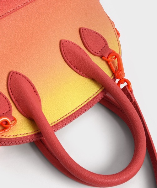 CHARLES & KEITH(チャールズ & キース)の「Harmonee ハーモニー ボウリングバッグ(ショルダーバッグ・レディース・グリーン/ブラック/オレンジ系その他3/ベージュ・S)」の19枚目の写真