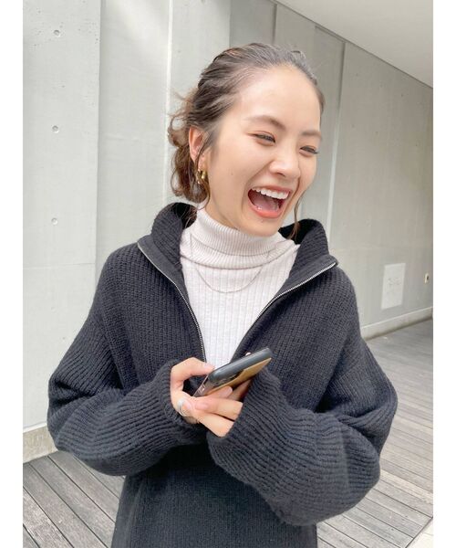 Ungrid(アングリッド)の「ハイネックジップニットワンピース(ワンピース・レディース・ブルー/ブラウン/ブラック・FREE)」の7枚目の写真