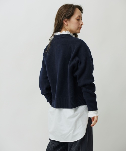 BABYLONE（バビロン）の「スムースクルーネックプルオーバー（ニット/セーター・レディース・グリーン/ライトベージュ/ネイビー・フリー）」の18枚目の写真