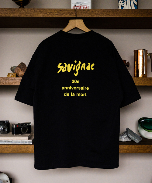 EDIFICE（エディフィス）の「【SAVIGAC / サビニャック】別注 Vacances a Trouville プリント Tシャツ（Tシャツ/カットソー・メンズ・ホワイト/ブラック/ライトホワイト/ブラック系その他/White/オフホワイト/ホワイト×ホワイト/ホワイト系その他・MEDIUM/LARGE）」の9枚目の写真