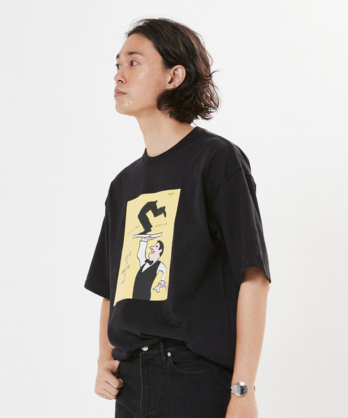 EDIFICE（エディフィス）の「【SAVIGAC / サビニャック】別注 Vacances a Trouville プリント Tシャツ（Tシャツ/カットソー・メンズ・ホワイト/ブラック/ライトホワイト/ブラック系その他/White/オフホワイト/ホワイト×ホワイト/ホワイト系その他・MEDIUM/LARGE）」の20枚目の写真