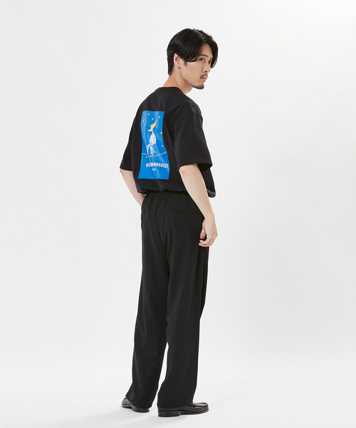 EDIFICE（エディフィス）の「【SAVIGAC / サビニャック】別注 Vacances a Trouville プリント Tシャツ（Tシャツ/カットソー・メンズ・ホワイト/ブラック/ライトホワイト/ブラック系その他/White/オフホワイト/ホワイト×ホワイト/ホワイト系その他・MEDIUM/LARGE）」の21枚目の写真