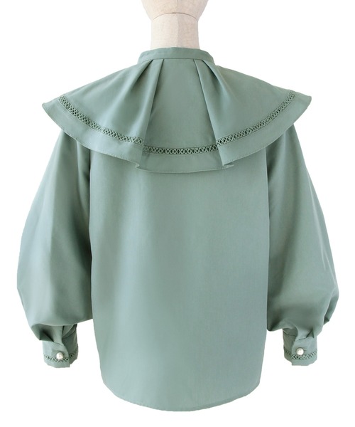 RUIRUE BOUTIQUE(ルイルエブティック)の「洗える | ハシゴレースケープカラー&パールボタンロマンチックブラウス | 長袖 ケープカラー トップス 体型カバー オフィスカジュアル ケープ レース パール釦 ボリュームスリーブ 通勤服 華やか ブラウス(シャツ/ブラウス・レディース・ブラック/オフホワイト/グリーン・M/S/LL/L/3L)」の19枚目の写真