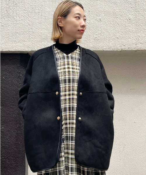 Risley(リズレー)の「Risley(リズレー) リバーシブルフェイクムートンノーカラーコート(ムートンコート・レディース・ブラック/グレー・F)」の8枚目の写真