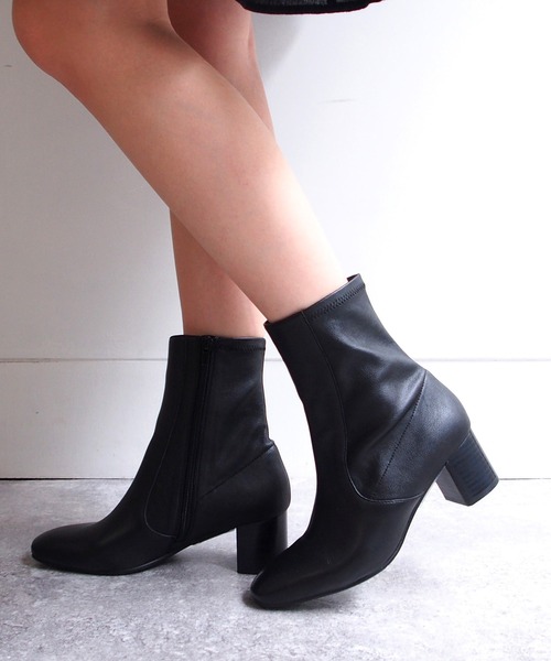 cava cava(サヴァサヴァ)の「ストレッチショートブーツ -1320497(ブーツ・レディース・ブラック/グレイッシュベージュ/ダークブラウン・22.5cm/24.5cm/24.0cm/23.0cm/23.5cm)」の2枚目の写真