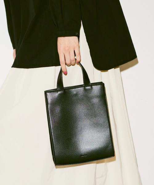 Libra Cue(リブラ キュー)の「スクエアミニトートバック(トートバッグ・レディース・レッド/ブラック・FREE)」の2枚目の写真