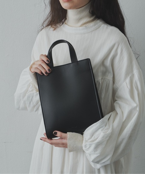 Libra Cue(リブラ キュー)の「スクエアミニトートバック(トートバッグ・レディース・レッド/ブラック・FREE)」の3枚目の写真