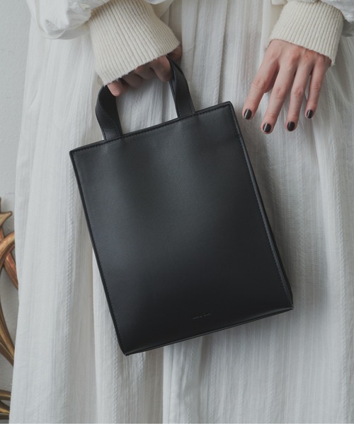 Libra Cue(リブラ キュー)の「スクエアミニトートバック(トートバッグ・レディース・レッド/ブラック・FREE)」の4枚目の写真