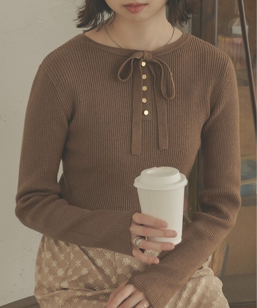 Ambre Neige(アンブルネージュ)の「【前後2WAY】指穴開きリボンリブニット/WEB/EC限定商品(ニット/セーター・レディース・アイボリー/ベージュ/ライトグリーン/ダークブラウン・FREE)」の1枚目の写真