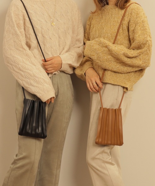 mil（ミル）の「【mil】レザーライクプリーツバッグ（ショルダーバッグ・レディース・ブラック/ブラウン/ベージュ・フリー）」の6枚目の写真
