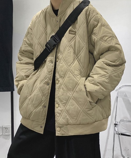 NOWLE（ノウル）の「【NOWLE】ワンポイント ノーカラー キルティングブルゾン/中綿ブルゾン（ブルゾン・メンズ・カーキ/ブラック/ベージュ・MEDIUM/LARGE/X-LARGE）」の3枚目の写真