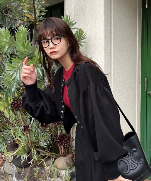 idem(イデム)の「【ZOZOTOWN限定】2way drost cardigan/2wayドロストショートカーディガン(カーディガン/ボレロ・レディース・グレイッシュベージュ/ブラック/ピンク・FREE)」の4枚目の写真