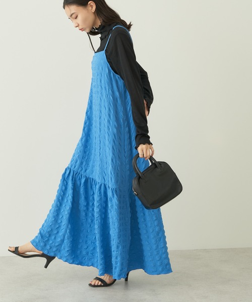 earth music&ecology(アースミュージックアンドエコロジー)の「シャーリングギャザー切替キャミドレ(ワンピース・レディース・アイボリー/ターコイズブルー/コーラル・FREE)」の3枚目の写真