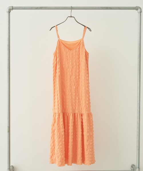 earth music&ecology(アースミュージックアンドエコロジー)の「シャーリングギャザー切替キャミドレ(ワンピース・レディース・アイボリー/ターコイズブルー/コーラル・FREE)」の9枚目の写真