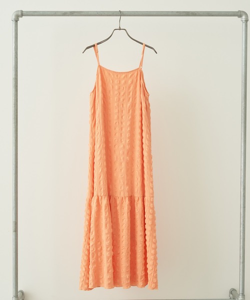 earth music&ecology(アースミュージックアンドエコロジー)の「シャーリングギャザー切替キャミドレ(ワンピース・レディース・アイボリー/ターコイズブルー/コーラル・FREE)」の7枚目の写真