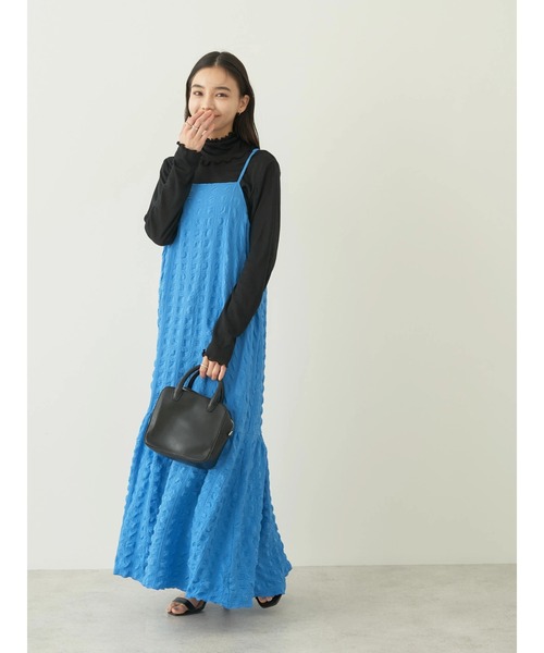 earth music&ecology(アースミュージックアンドエコロジー)の「シャーリングギャザー切替キャミドレ(ワンピース・レディース・アイボリー/ターコイズブルー/コーラル・FREE)」の17枚目の写真