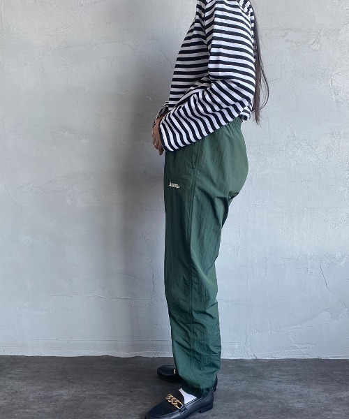 AMERICANA（アメリカーナ）の「[Americana×JEANS FACTORY/アメリカーナ×ジーンズファクトリー] 別注 ナイロンイージーパンツ（その他パンツ・レディース・ブラック/グリーン/ピンク・S/M）」の17枚目の写真