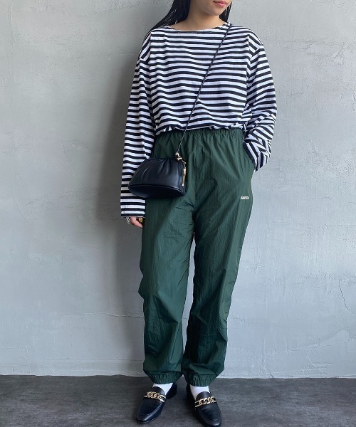 AMERICANA（アメリカーナ）の「[Americana×JEANS FACTORY/アメリカーナ×ジーンズファクトリー] 別注 ナイロンイージーパンツ（その他パンツ・レディース・ブラック/グリーン/ピンク・S/M）」の5枚目の写真