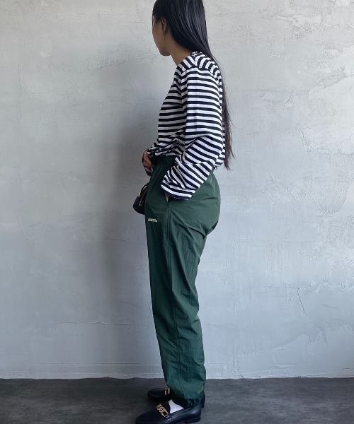 AMERICANA（アメリカーナ）の「[Americana×JEANS FACTORY/アメリカーナ×ジーンズファクトリー] 別注 ナイロンイージーパンツ（その他パンツ・レディース・ブラック/グリーン/ピンク・S/M）」の20枚目の写真