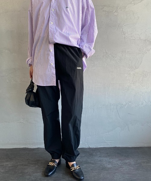 AMERICANA（アメリカーナ）の「[Americana×JEANS FACTORY/アメリカーナ×ジーンズファクトリー] 別注 ナイロンイージーパンツ（その他パンツ・レディース・ブラック/グリーン/ピンク・S/M）」の7枚目の写真