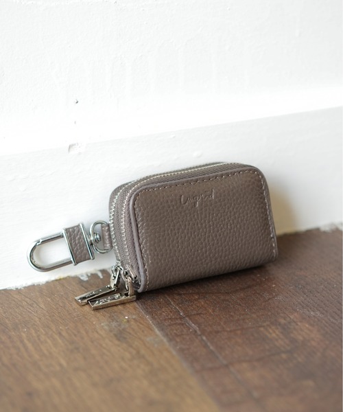 Ungrid（アングリッド）の「【Ungrid/アングリッド】 シュリンクレザー W ZIP スマートキーケース（キーケース/キーアクセサリー・レディース・ベージュ系その他/ブラック/カーキ/アイボリー/グレイッシュブルー/ネイビー/グレイッシュベージュ/オリーブ/キャメル/シルバー/チャコールグレー/オレンジ/ラベンダー/マスタード/ゴールド/ミント/スモークピンク・FREE）」の3枚目の写真