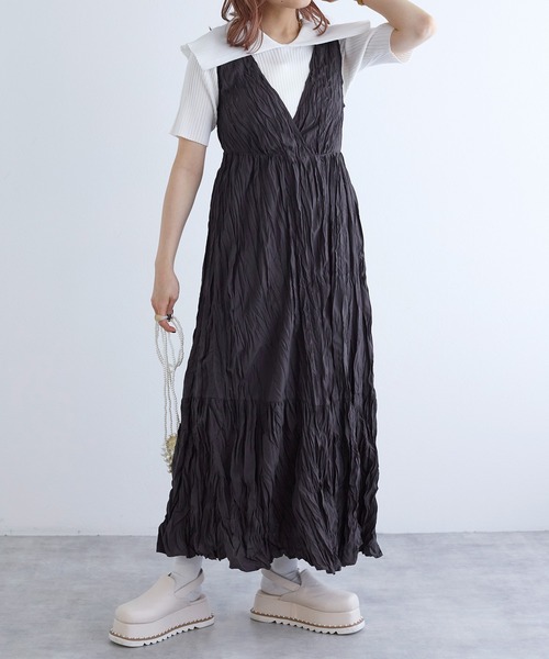 w closet(ダブルクローゼット)の「しわ加工バックリボンカシュクールワンピース(ワンピース・レディース・ベージュ/オフホワイト/ブラック/サックスブルー/オリーブ/アイボリー/ライム/ブルー系その他/スミクロ・FREE)」の4枚目の写真