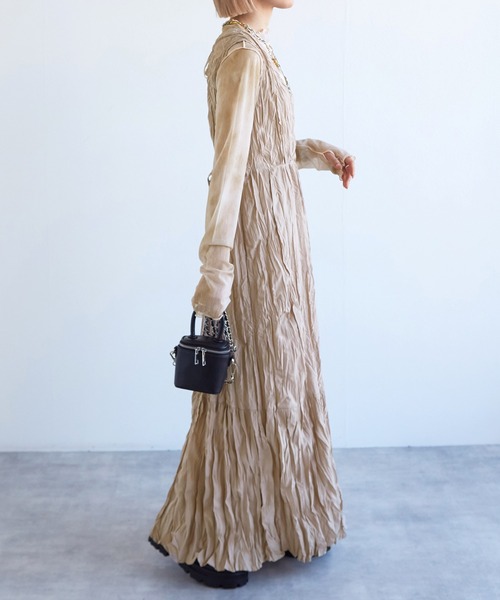 w closet(ダブルクローゼット)の「しわ加工バックリボンカシュクールワンピース(ワンピース・レディース・ベージュ/オフホワイト/ブラック/サックスブルー/オリーブ/アイボリー/ライム/ブルー系その他/スミクロ・FREE)」の19枚目の写真