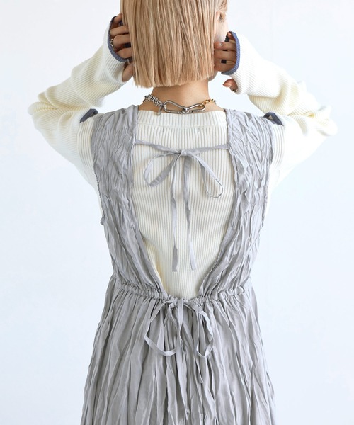 w closet(ダブルクローゼット)の「しわ加工バックリボンカシュクールワンピース(ワンピース・レディース・ベージュ/オフホワイト/ブラック/サックスブルー/オリーブ/アイボリー/ライム/ブルー系その他/スミクロ・FREE)」の12枚目の写真