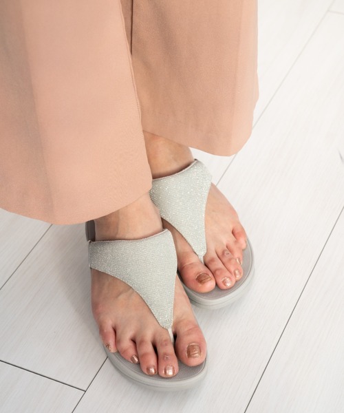 fitflop（フィットフロップ）の「【fitflop】フィットフロップ LULU SHIMMERLUX TOE-POST SANDALS（サンダル・レディース・ネイビー/ピンクゴールド/ブラック/ベージュ/シルバー/シルバー×ブラック/ライトブルー・US6/US7/US5/US8）」の5枚目の写真