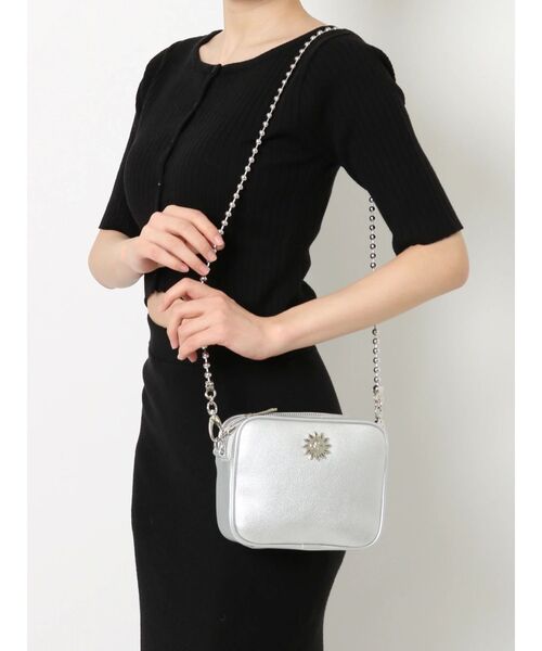 EVRIS（エヴリス）の「ボールチェーンMINIショルダーBAG（ショルダーバッグ・レディース・ブラック/ホワイト/シルバー/オレンジ・FREE）」の16枚目の写真