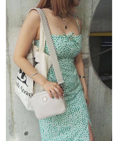 EVRIS（エヴリス）の「ボールチェーンMINIショルダーBAG（ショルダーバッグ・レディース・ブラック/ホワイト/シルバー/オレンジ・FREE）」の9枚目の写真