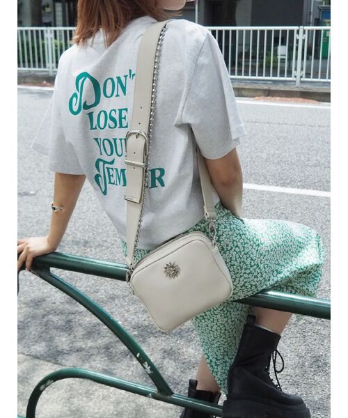 EVRIS（エヴリス）の「ボールチェーンMINIショルダーBAG（ショルダーバッグ・レディース・ブラック/ホワイト/シルバー/オレンジ・FREE）」の7枚目の写真