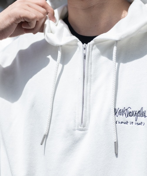 Mark Gonzales(マーク・ゴンザレス)の「【h】〔(What it isNT)art by MARKGONZALES〕ミニ裏毛バックプリント ハーフジップ S/S パーカー(パーカー・メンズ・オフホワイト/ブラック/杢グレー/イエロー・X-LARGE/LARGE/MEDIUM)」の14枚目の写真