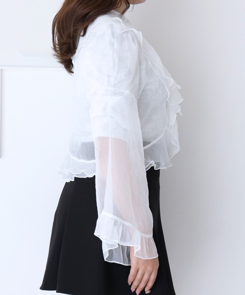 titty&Co. PETIT by poyo(ティティーアンドコープティバイポヨ)の「【titty&Co.PETIT by poyo】シフォンシアーフリルスリーブカーディガン(カーディガン/ボレロ・レディース・ホワイト・FREE)」の4枚目の写真