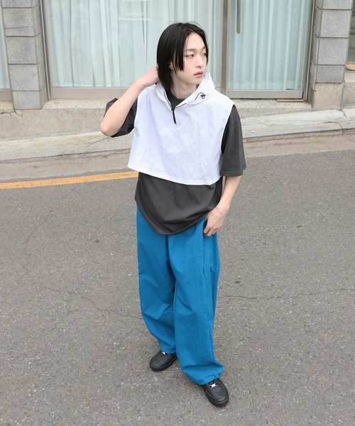 FOLLOWIN（フォロウィン）の「[UNISEX]レイヤードナイロンフードベスト（ベスト・メンズ・ホワイト/チャコールグレー/ブラック/グレー・FREE）」の22枚目の写真