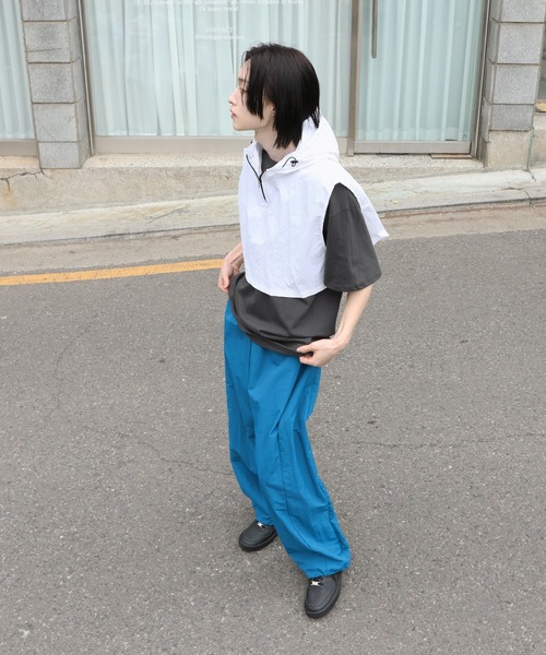 FOLLOWIN（フォロウィン）の「[UNISEX]レイヤードナイロンフードベスト（ベスト・メンズ・ホワイト/チャコールグレー/ブラック/グレー・FREE）」の16枚目の写真
