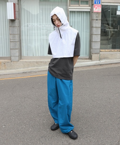 FOLLOWIN（フォロウィン）の「[UNISEX]レイヤードナイロンフードベスト（ベスト・メンズ・ホワイト/チャコールグレー/ブラック/グレー・FREE）」の12枚目の写真