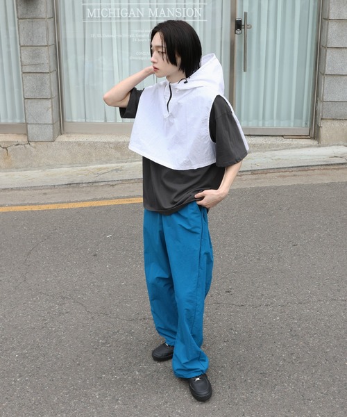 FOLLOWIN（フォロウィン）の「[UNISEX]レイヤードナイロンフードベスト（ベスト・メンズ・ホワイト/チャコールグレー/ブラック/グレー・FREE）」の10枚目の写真