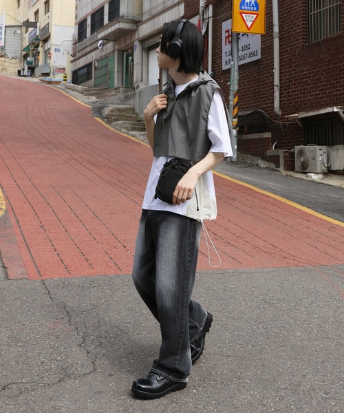 FOLLOWIN（フォロウィン）の「[UNISEX]レイヤードナイロンフードベスト（ベスト・メンズ・ホワイト/チャコールグレー/ブラック/グレー・FREE）」の11枚目の写真