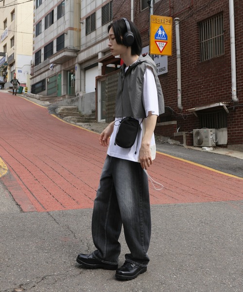 FOLLOWIN（フォロウィン）の「[UNISEX]レイヤードナイロンフードベスト（ベスト・メンズ・ホワイト/チャコールグレー/ブラック/グレー・FREE）」の21枚目の写真
